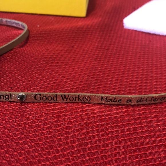 Good work(s) make a difference bracelet - Picture 7 of 7